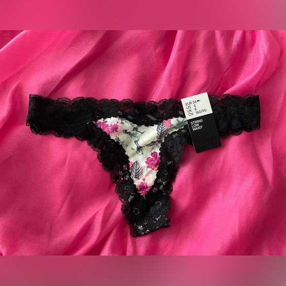 NWT H&M Lace Thongs. 3pk. Size 4. Small. - Picture 4 of 5